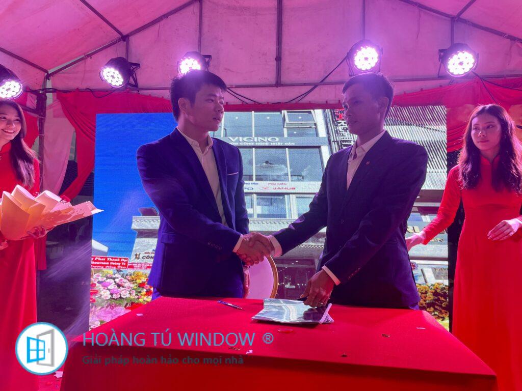 LỄ KÍ ĐỘC QUYỀN PHÂN PHỐI SẢN PHẨM HOÀNG TÚ WINDOW VỚI ĐẠI DIỆN VICINO