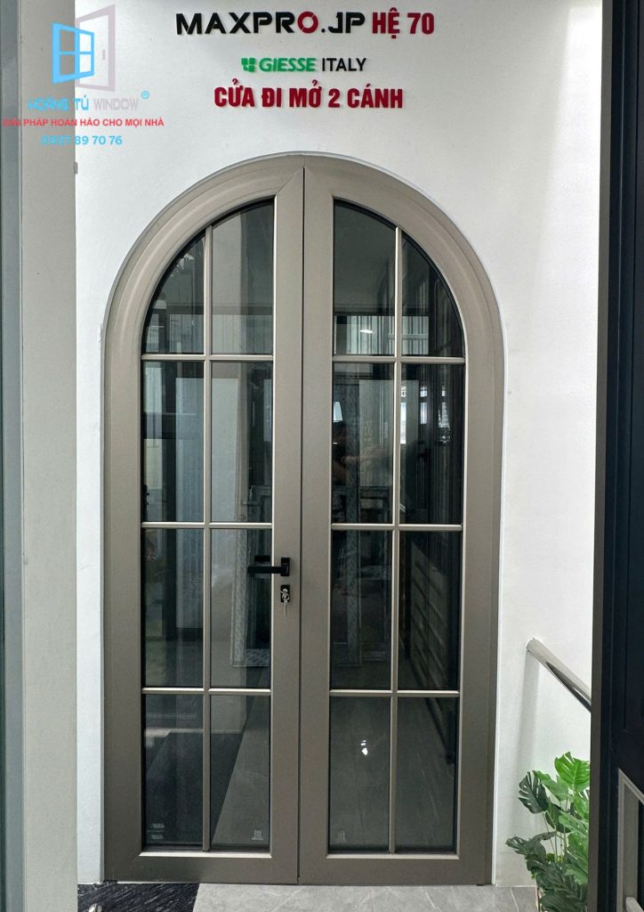 Cửa đi mở quay Maxpro hệ 70