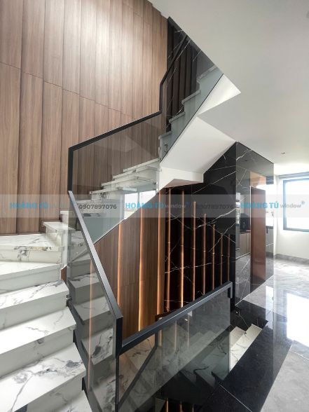 cầu thang kính