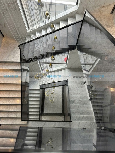 cầu thang kính