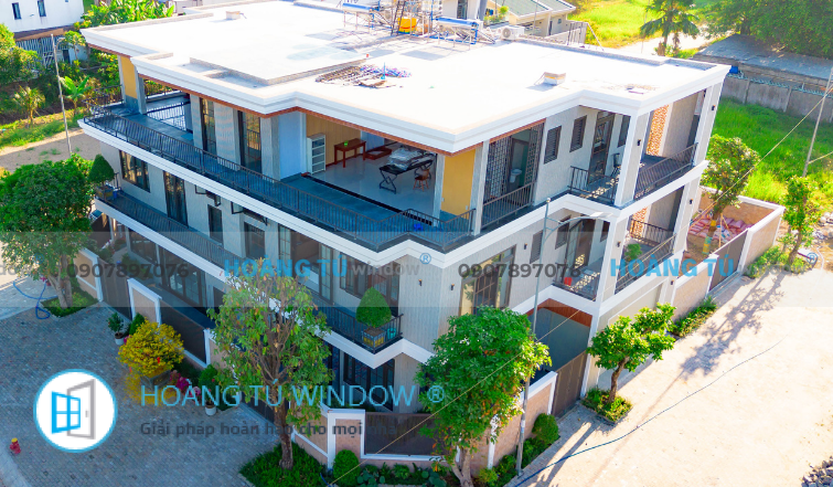 Căn Nhà 4 Mặt Tiền Dùng Nhôm Maxpro 83 & CMECH – Do Hoàng Tú Window